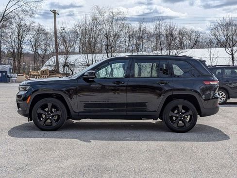 Certified 2023 Jeep Grand Cherokee Altitude AWD/4WD image 9