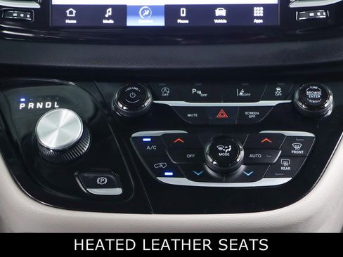 Used 2023 Chrysler Pacifica Touring-L image 20