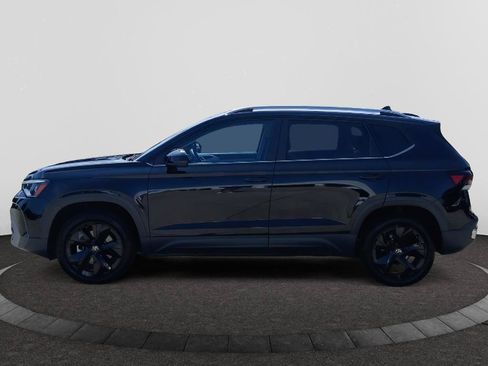 Certified 2025 Volkswagen Taos SE FWD image 4