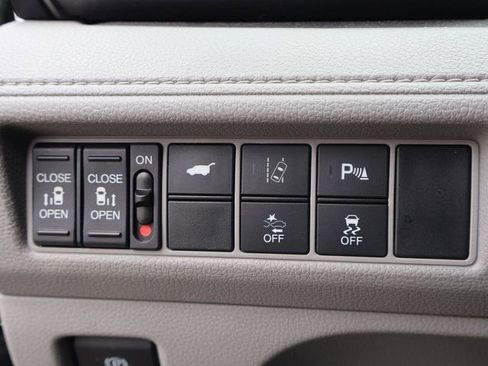 Used 2018 Honda Odyssey Touring image 42