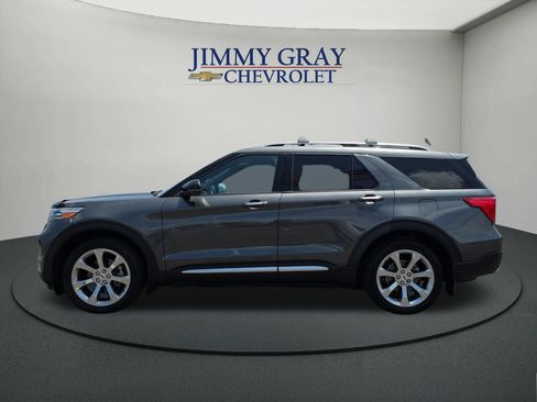 Used 2020 Ford Explorer Platinum w/ Premium Technology Package AWD/4WD image 2