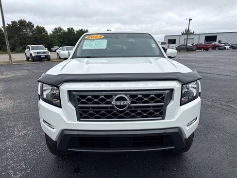 Used 2024 Nissan Frontier SV w/ SV Convenience Package image 3