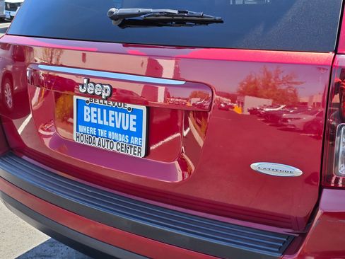 Used 2017 Jeep Compass Latitude FWD image 15