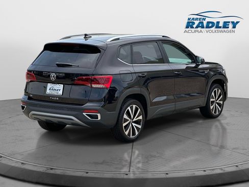 Certified 2023 Volkswagen Taos SE FWD image 2