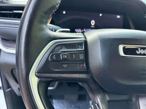 Used 2022 Jeep Grand Cherokee Limited image 21