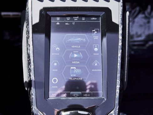 Used 2024 Lamborghini Huracan EVO image 61