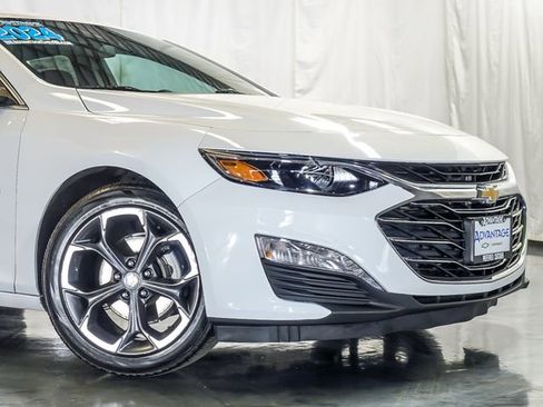 Used 2024 Chevrolet Malibu LT image 3