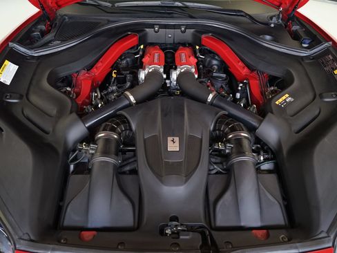 Used 2019 Ferrari Portofino RWD image 24