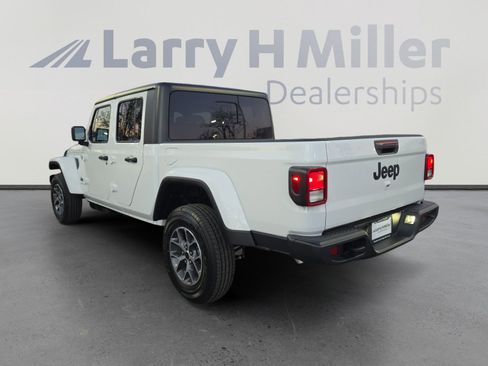 New 2026 Jeep Gladiator Sport AWD/4WD image 3