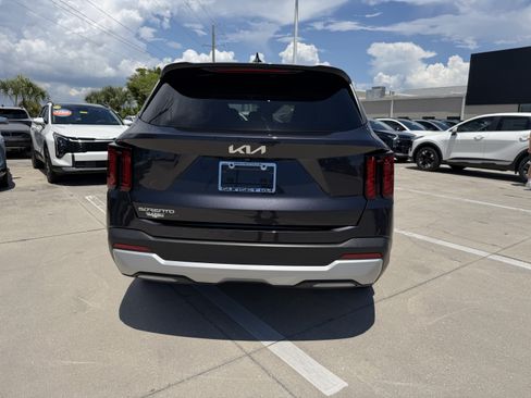 Certified 2026 Kia Sorento LX FWD image 5