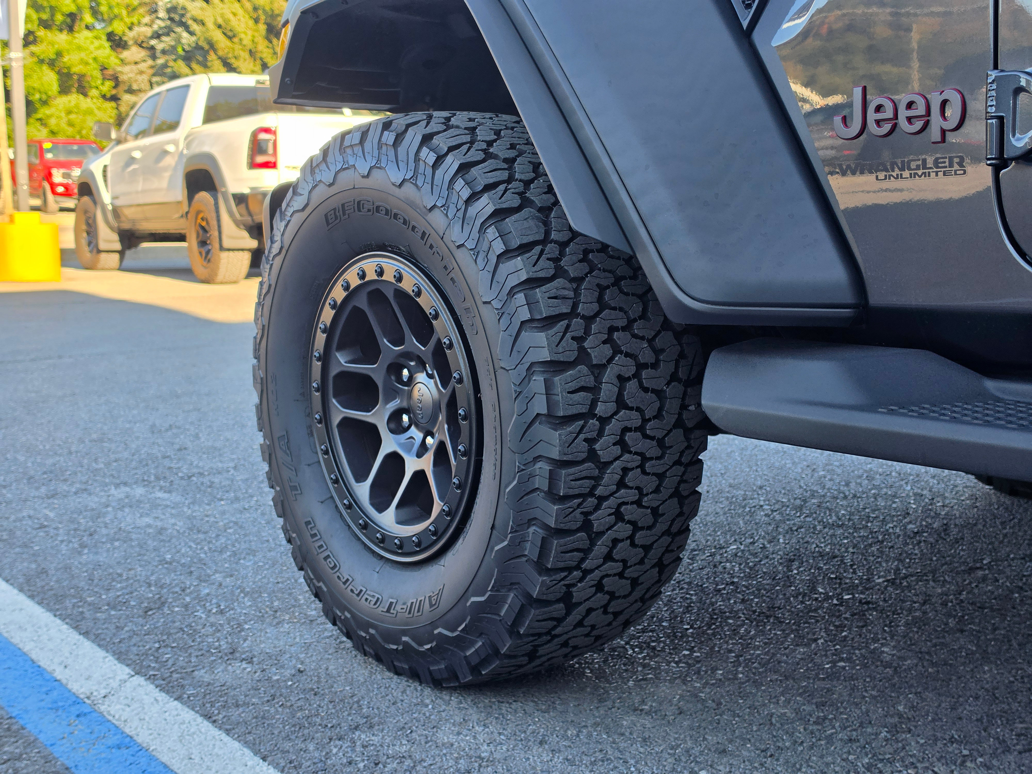 Used 2022 Jeep Wrangler Unlimited Rubicon w/ Xtreme Recon 35" Tire Package AWD/4WD image 11