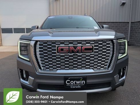 Used 2021 GMC Yukon XL Denali w/ Denali Premium Package AWD/4WD image 8
