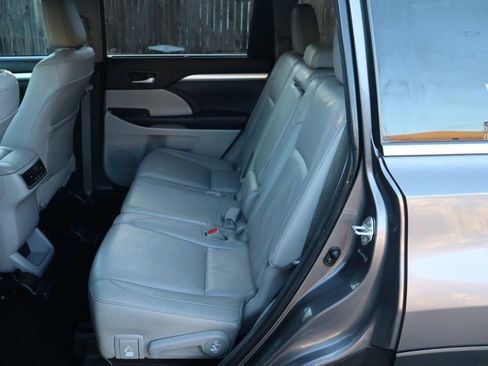 Used 2014 Toyota Highlander XLE image 20