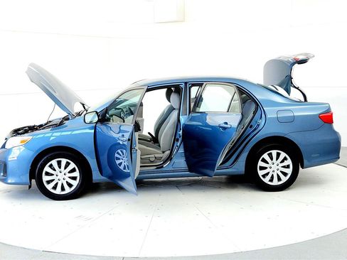 Used 2013 Toyota Corolla LE FWD image 10