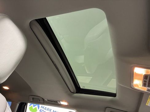 Used 2018 Toyota Highlander AWD V6 image 28