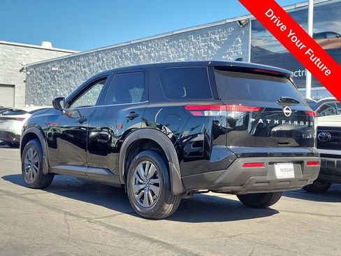Used 2025 Nissan Pathfinder S FWD image 2