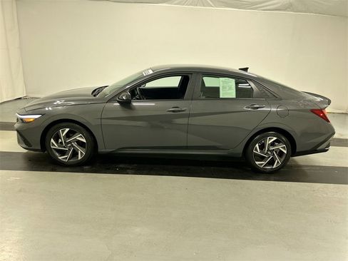 Used 2025 Hyundai Elantra Sport image 6