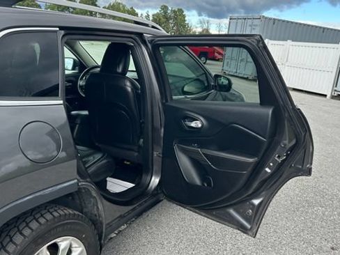 Used 2016 Jeep Cherokee Limited AWD/4WD image 36