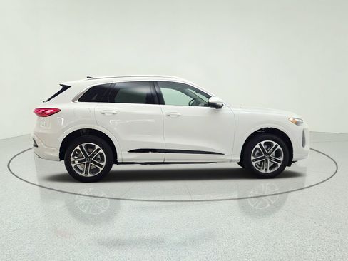 Used 2025 Audi Q5 Premium w/ Convenience Package AWD/4WD image 4