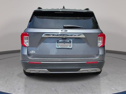 Used 2022 Ford Explorer XLT w/ Equipment Group 202A RWD image 2