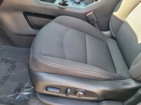 Used 2022 GMC Terrain SLE w/ Driver Convenience Package image 26