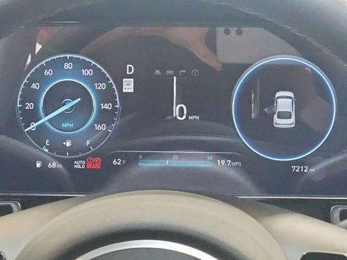 Certified 2025 Hyundai Elantra SEL image 19