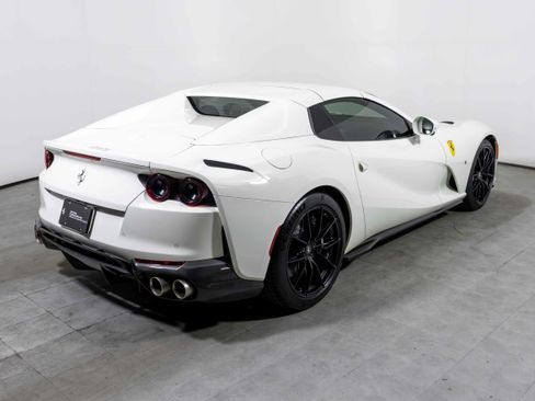 Used 2021 Ferrari 812 GTS image 17