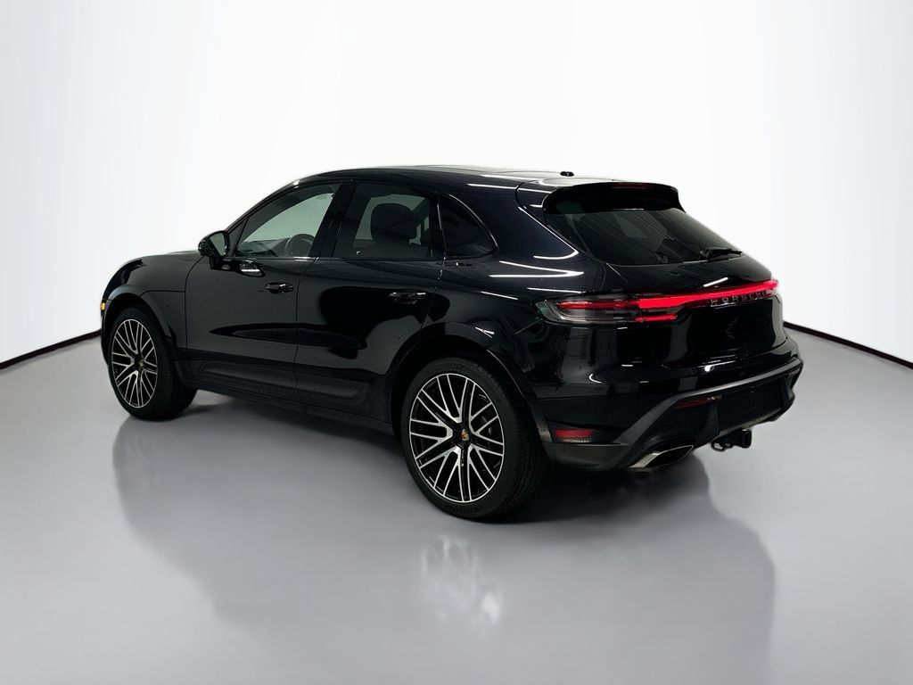 Certified 2025 Porsche Macan AWD/4WD image 3