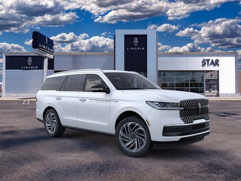 Used 2026 Lincoln Navigator Reserve AWD/4WD image 7