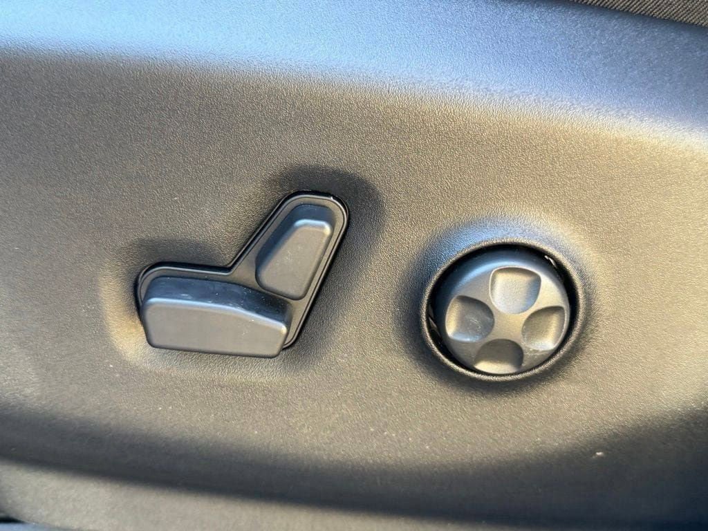 New 2026 Chrysler Pacifica Select FWD image 17