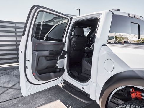 Used 2025 Ford F150 Raptor AWD/4WD image 34