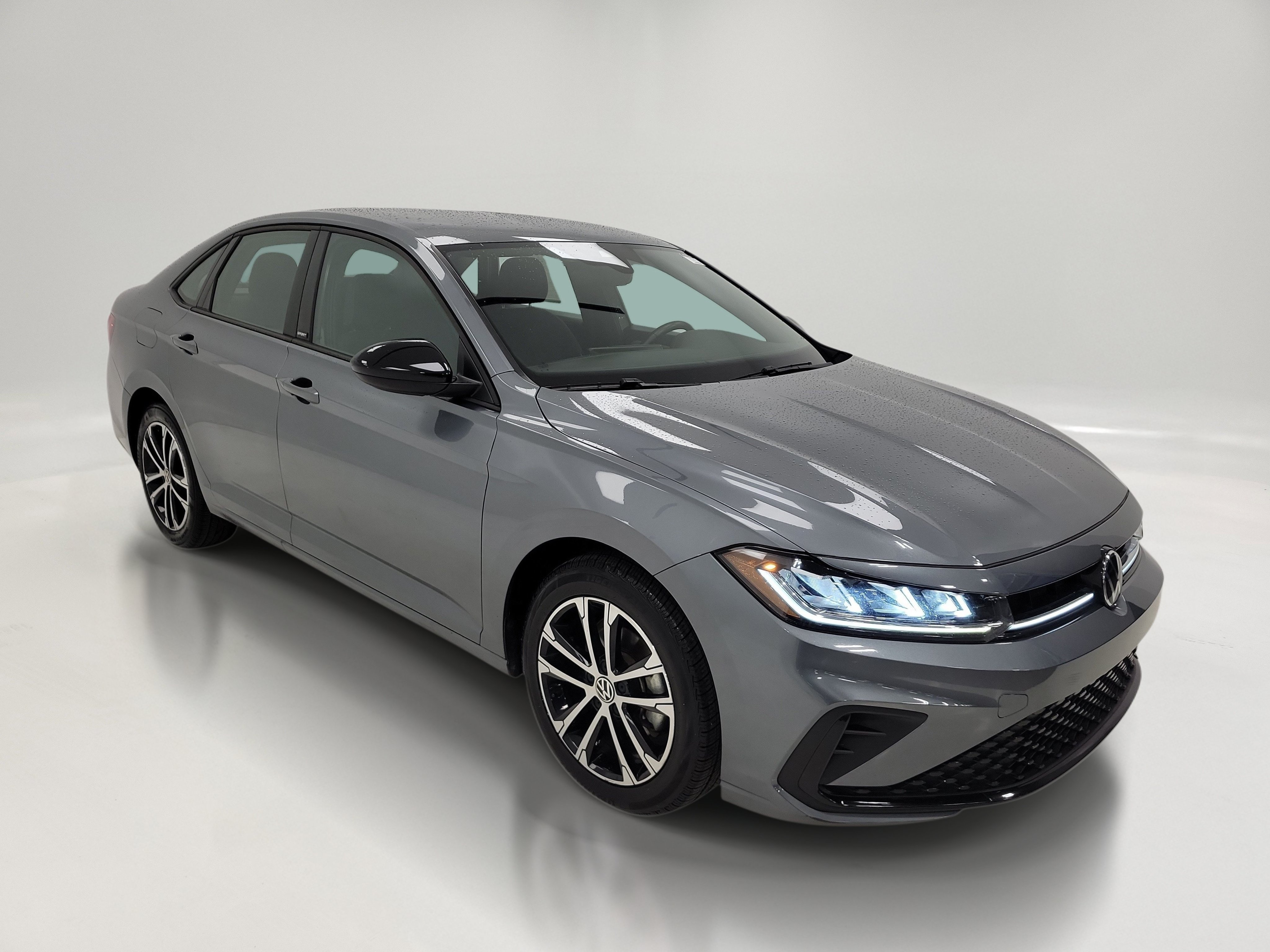 Used 2025 Volkswagen Jetta Sport FWD image 3