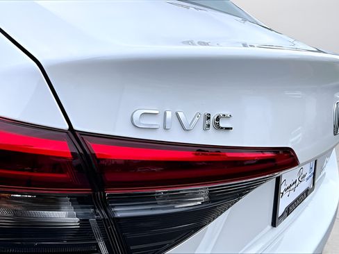 Used 2024 Honda Civic Touring image 32