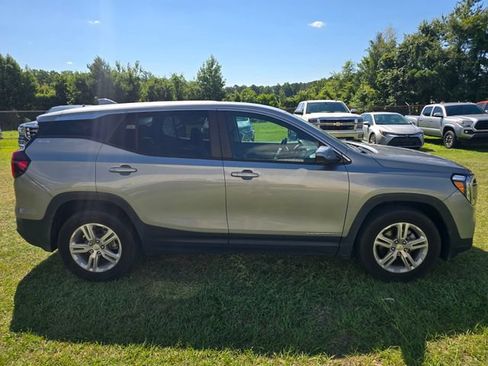 Used 2024 GMC Terrain SLE FWD image 9