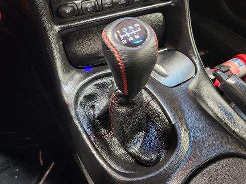 Used 2001 Chevrolet Corvette Z06 w/ Memory Pkg image 24