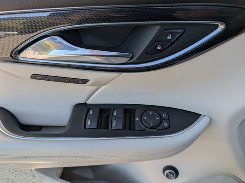 Used 2021 Buick Envision Essence image 17
