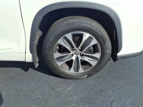 Used 2020 Toyota Highlander XLE image 9