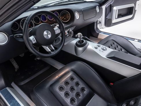 Used 2005 Ford GT RWD image 28