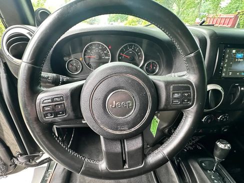 Used 2011 Jeep Wrangler Sahara w/ Dual Top Group AWD/4WD image 12