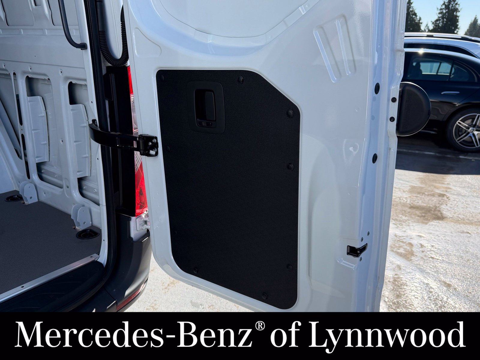 New 2025 Mercedes-Benz eSprinter 170 Cargo image 10