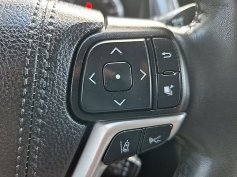 Used 2019 Toyota Highlander XLE image 26