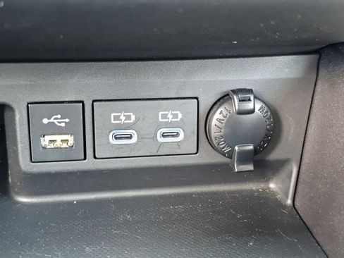 Used 2022 Toyota Highlander Limited image 12