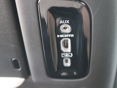 Used 2024 Chrysler Pacifica Limited w/ Uconnect Theater Family Group FWD image 25