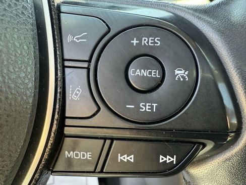 Used 2020 Toyota RAV4 XLE Premium image 17