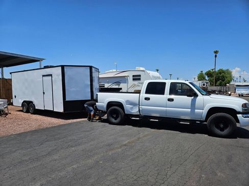 Used 2005 GMC Sierra 2500 SLE w/ Heavy-Duty Power Package AWD/4WD image 2