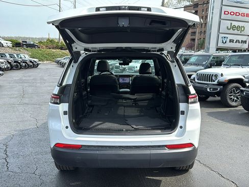 Certified 2025 Jeep Grand Cherokee L Limited w/ Luxury Tech Group II AWD/4WD image 7