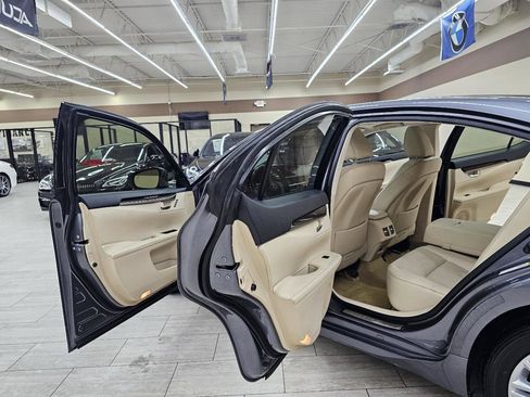 Used 2014 Lexus ES 350 w/ Luxury Package FWD image 15