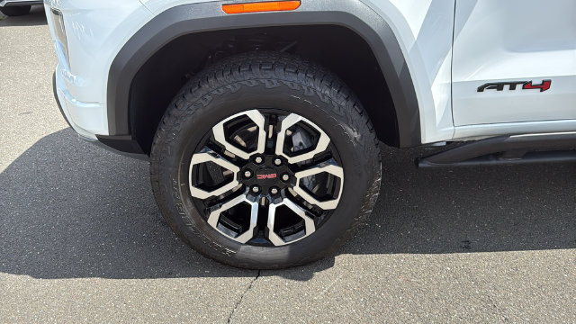 Used 2025 GMC Canyon AT4 w/ Nightfall Edition AWD/4WD image 8