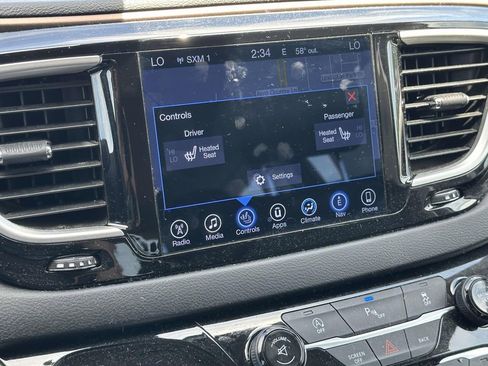 Used 2017 Chrysler Pacifica Touring-L FWD image 24
