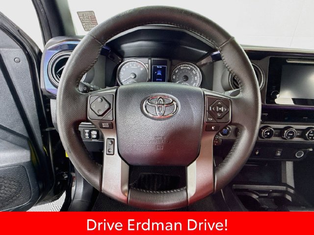 Certified 2017 Toyota Tacoma TRD Off-Road w/ Tow Package (A/T) AWD/4WD image 11